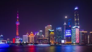 上海年　Qua：https://publicdomainq.net/shanghai-buildings-cityscape-night-0032583/